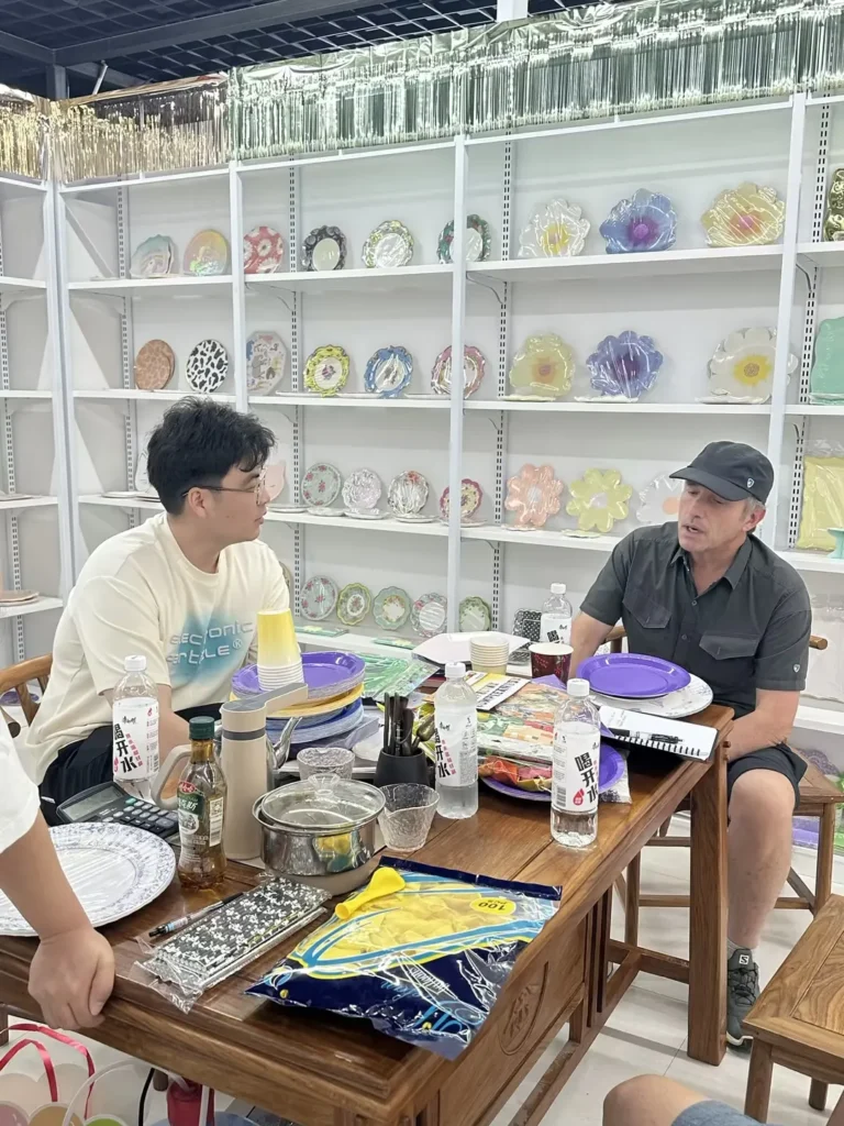 Overseas buyer meeting the Damai Party team in the Yiwu showroom
