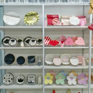 Graduation and flower themed paper plates in the Damai Yiwu showroom